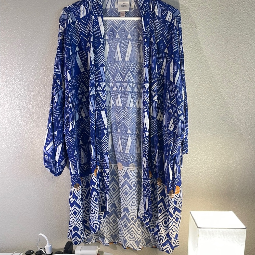 Knox Rose Blue and White Geometric Kimono Top
